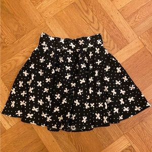 Delia skirt. Black with white bow ties.